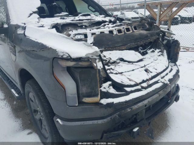 Ford F-150 Lariat Image 12