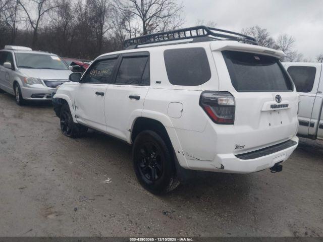 Toyota 4Runner Sr5 Image 11
