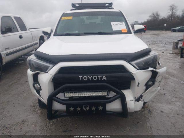 Toyota 4Runner Sr5 Image 2