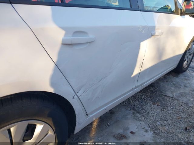 Chevrolet Cruze Ls Auto Image 4