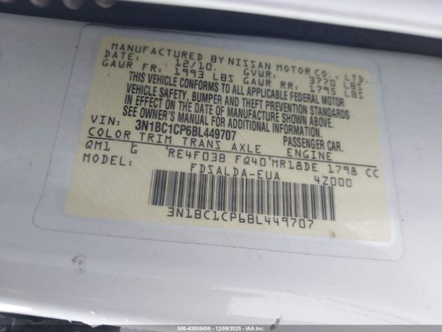 Nissan Versa 1.8s Image 12