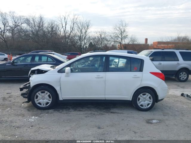 Nissan Versa 1.8s Image 13