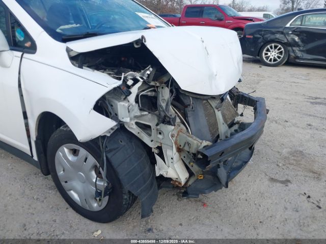 Nissan Versa 1.8s Image 16