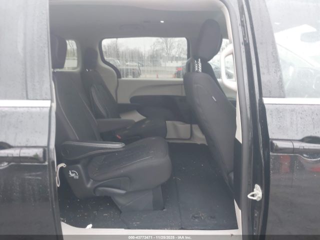 Chrysler Voyager Lx Image 11