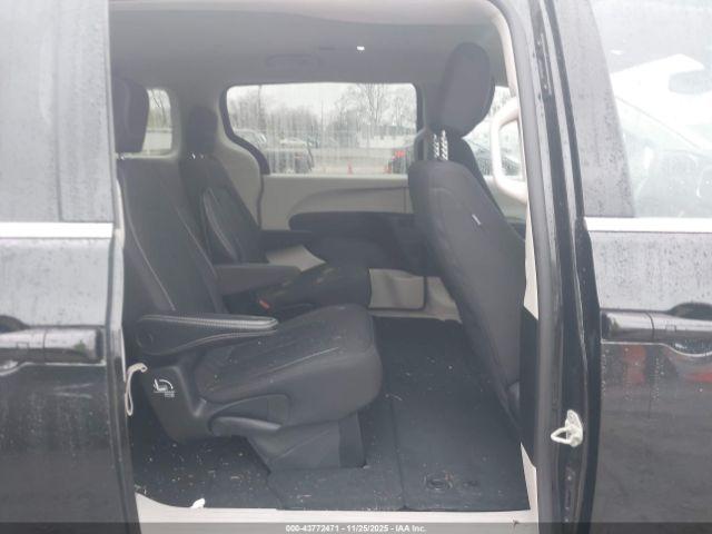 Chrysler Voyager Lx Image 11