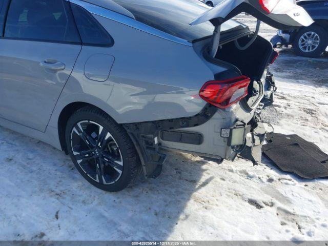 Kia K5 Gt-line Image 3