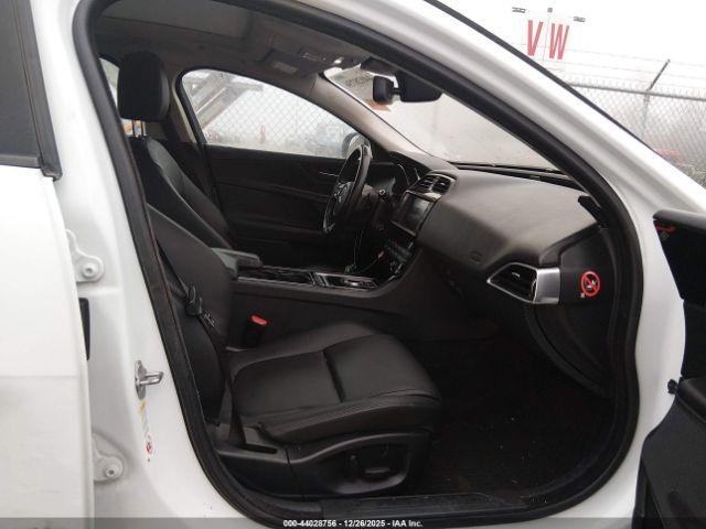 Jaguar XE 25t Image 5