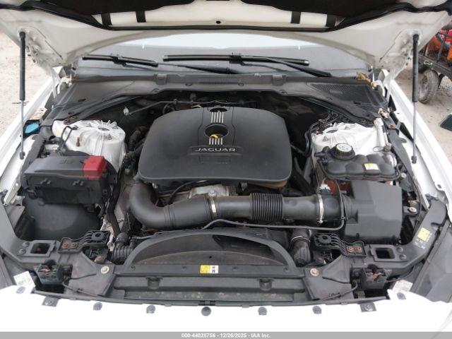 Jaguar XE 25t Image 2