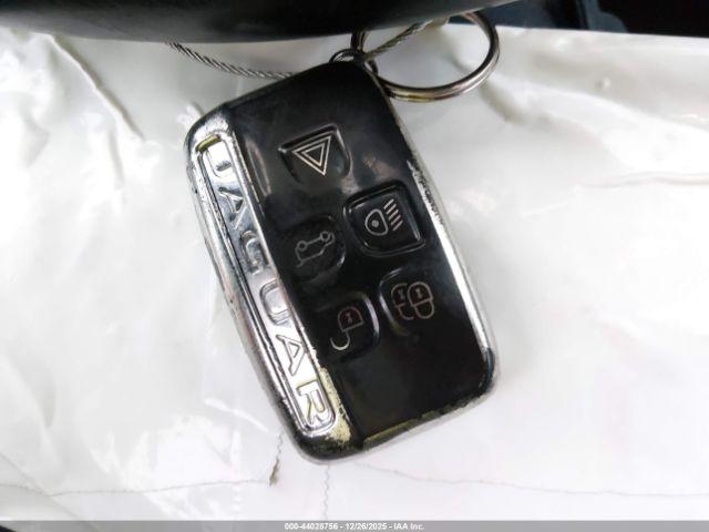 Jaguar XE 25t Image 3