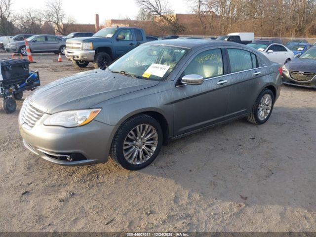 Chrysler 200 Limited Image 3