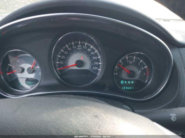 Chrysler 200 Limited Image 6