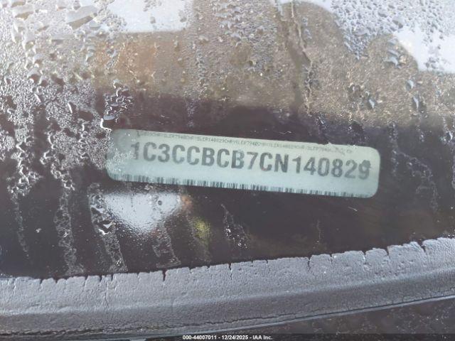 Chrysler 200 Limited Image 2