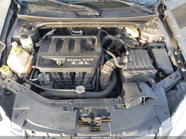 Chrysler 200 Limited Image 11