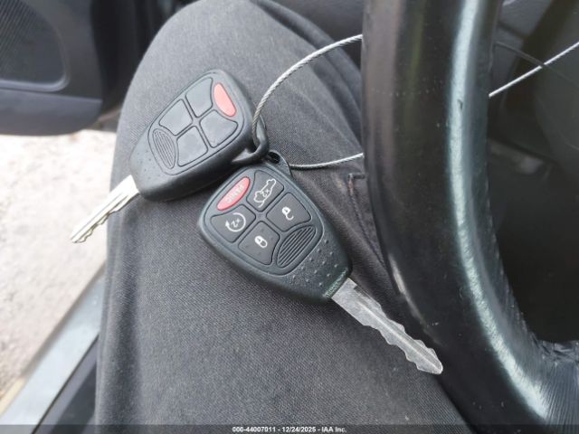 Chrysler 200 Limited Image 8