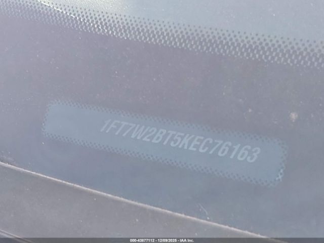 Ford F-250 Lariat Image 12