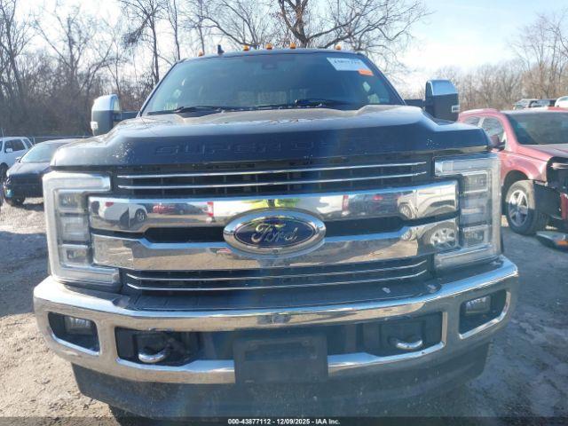 Ford F-250 Lariat Image 15