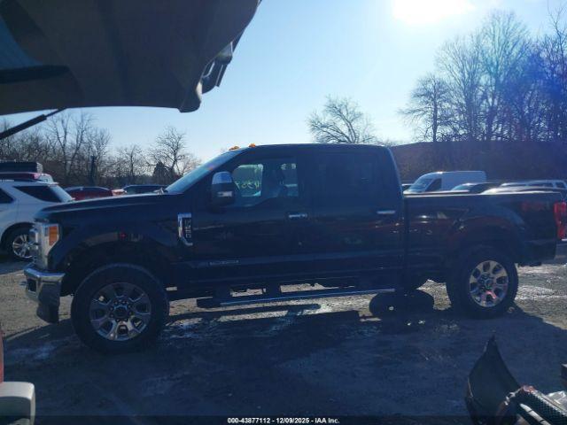 Ford F-250 Lariat Image 16
