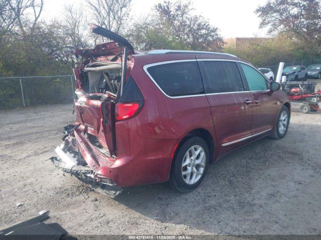 Chrysler Pacifica Touring-l Plus Image 12