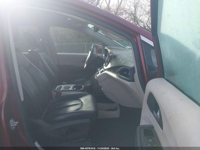 Chrysler Pacifica Touring-l Plus Image 10