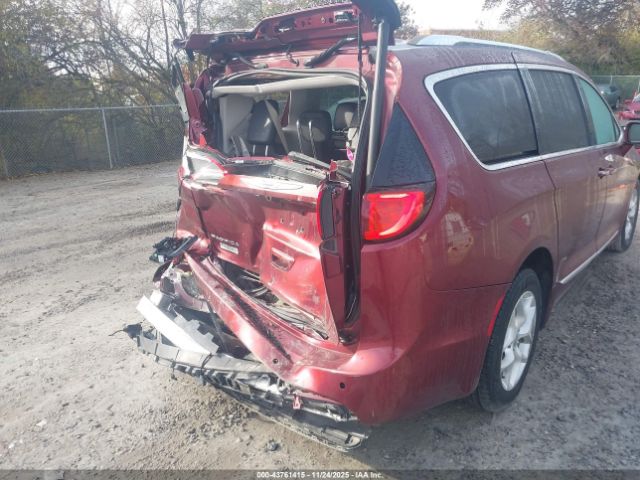 Chrysler Pacifica Touring-l Plus Image 3