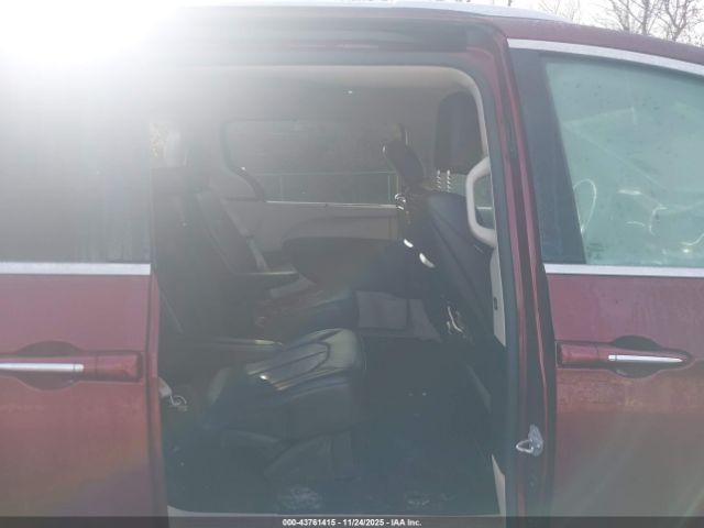 Chrysler Pacifica Touring-l Plus Image 5