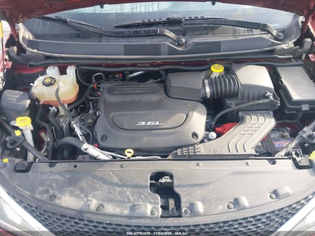 Chrysler Pacifica Touring-l Plus Image 13