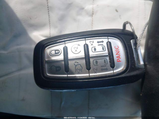 Chrysler Pacifica Touring-l Plus Image 14