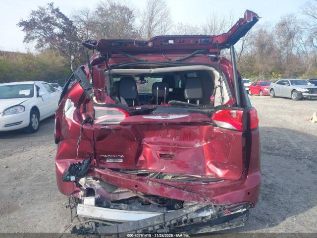 Chrysler Pacifica Touring-l Plus Image 8