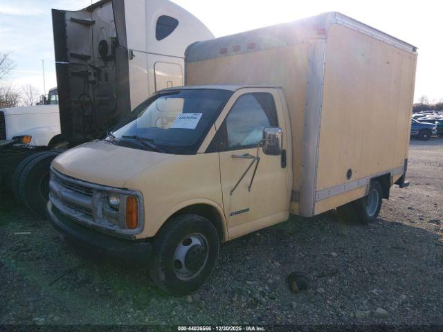 Chevrolet Express Image 2