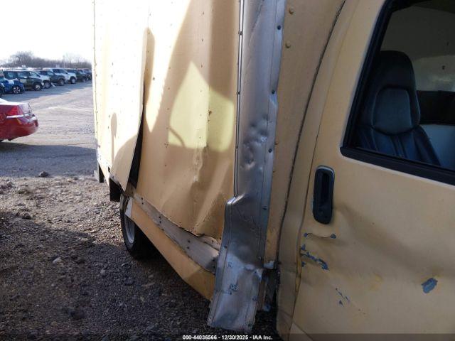 Chevrolet Express Image 13