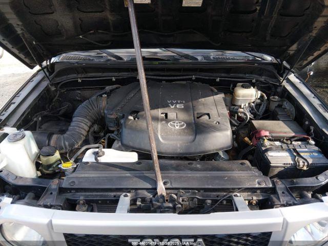 Toyota FJ Cruiser Image 12