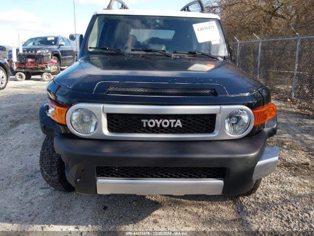 Toyota FJ Cruiser Image 14