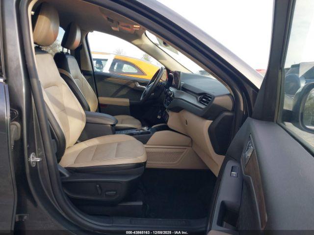 Ford Escape Titanium Image 14