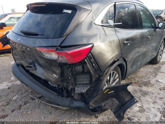 Ford Escape Titanium Image 17