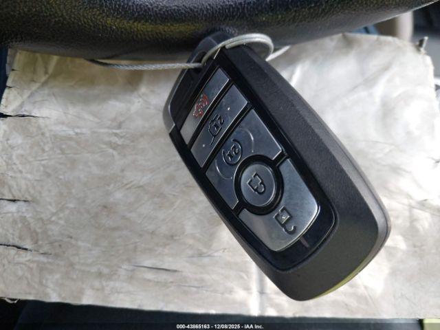 Ford Escape Titanium Image 7