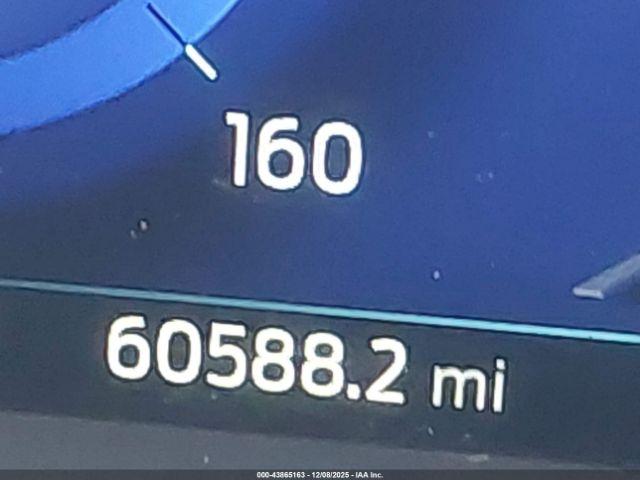 Ford Escape Titanium Image 8