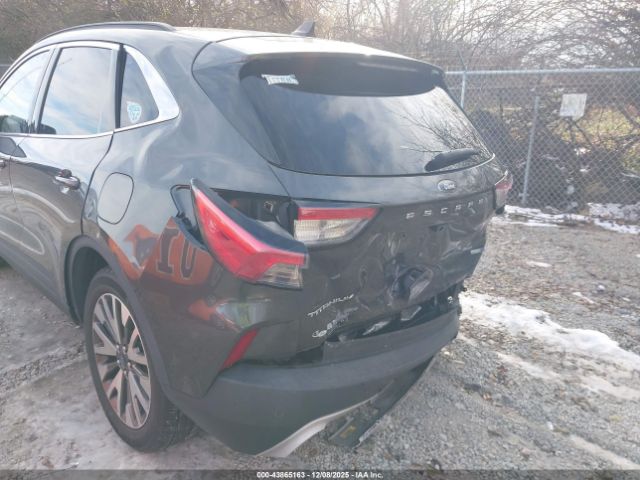 Ford Escape Titanium Image 6