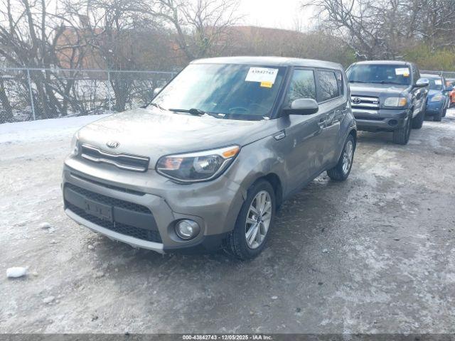 Kia Soul + Image 17