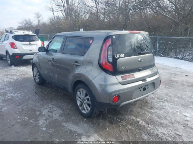 Kia Soul + Image 14
