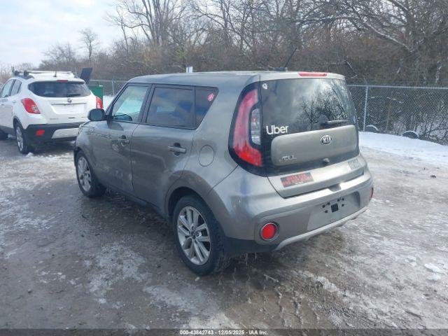 Kia Soul + Image 14