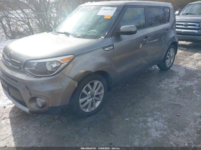 Kia Soul + Image 16