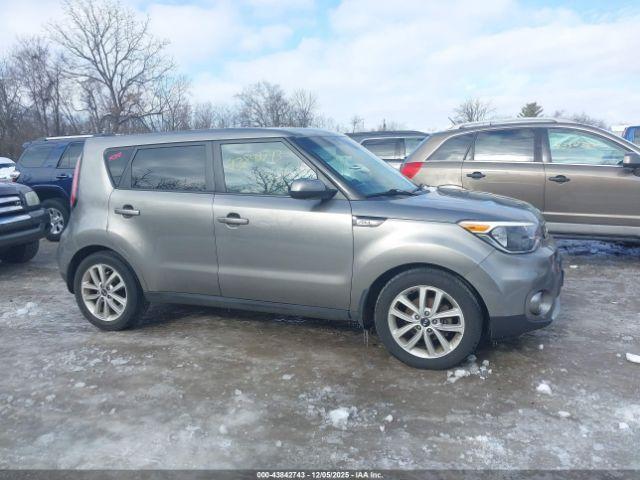 Kia Soul + Image 12