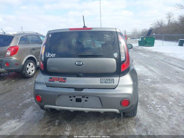 Kia Soul + Image 13