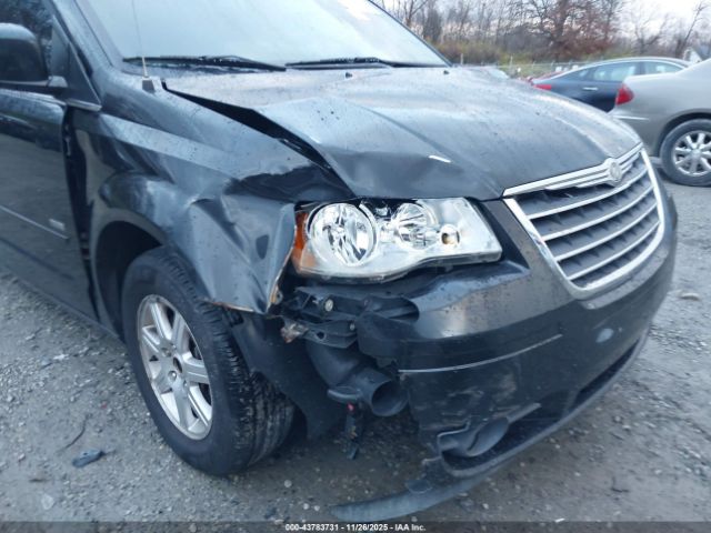 Chrysler Town & Country Touring Image 11