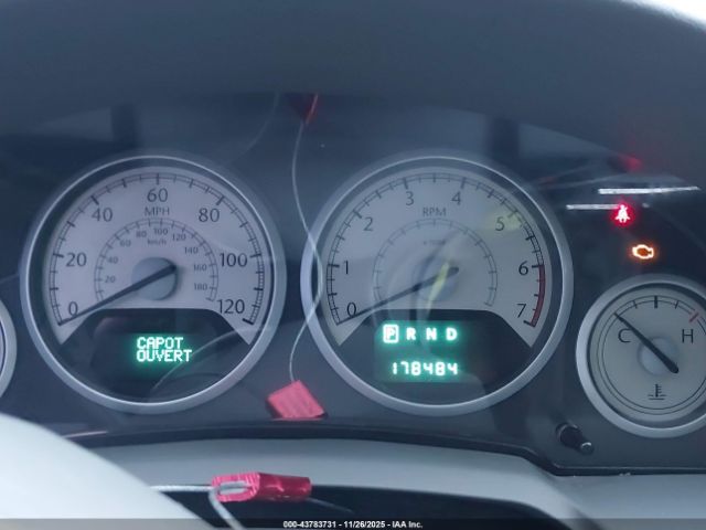 Chrysler Town & Country Touring Image 6