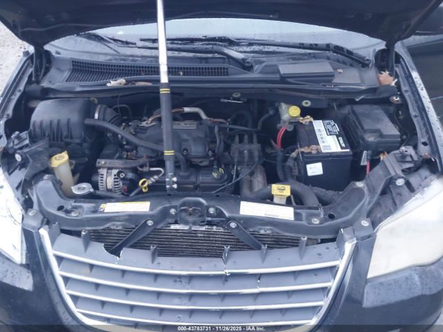 Chrysler Town & Country Touring Image 2