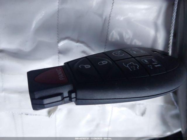 Chrysler Town & Country Touring Image 16