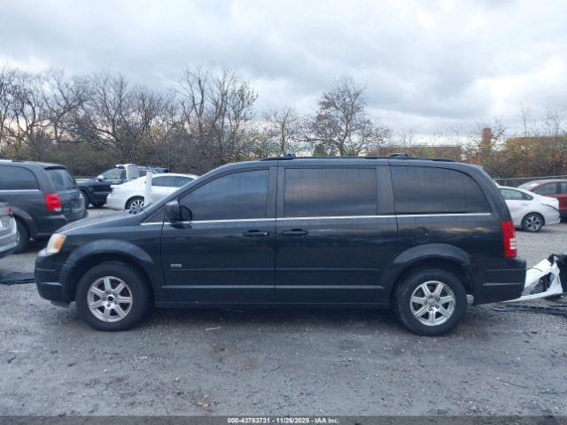 Chrysler Town & Country Touring Image 10