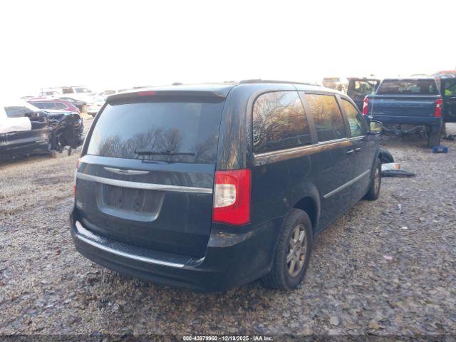 Chrysler Town & Country Touring Image 11