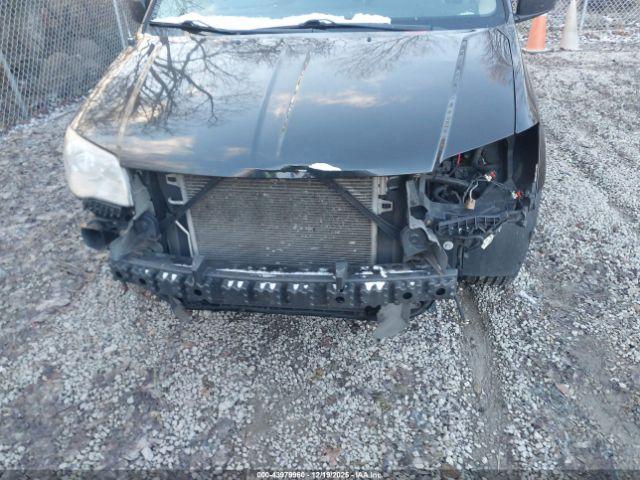 Chrysler Town & Country Touring Image 15